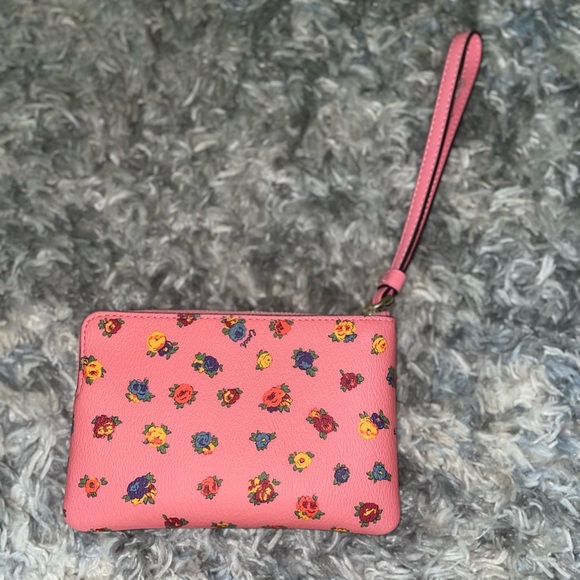 COPY - NWT - Coach Corner Zip Wristlet With Mini Vintage Rose Print Pink Lemona… - Picture 3 of 7